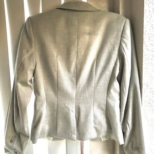 Sleek women’s fitted suit